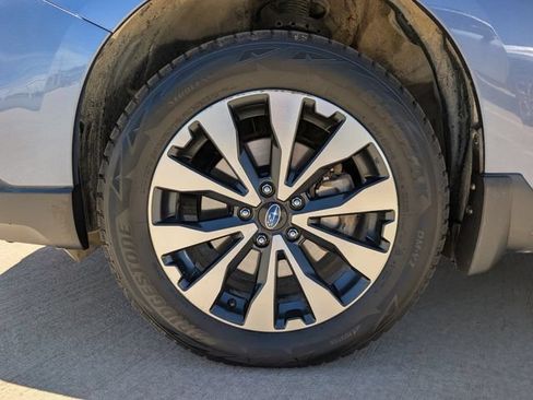 Used 2017 Subaru Outback 3.6R Limited AWD/4WD image 12