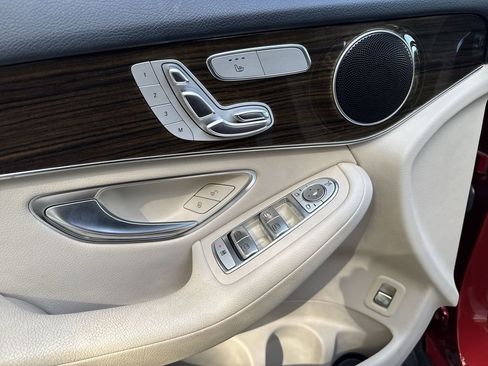 Used 2019 Mercedes-Benz GLC 300 image 17