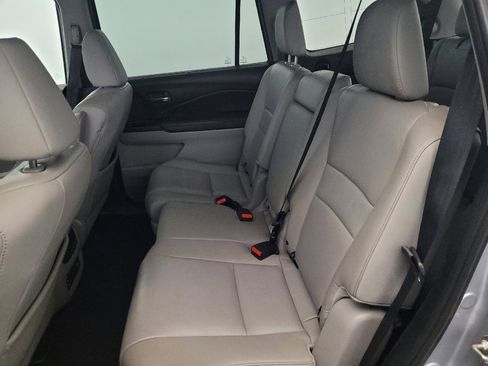 Used 2018 Honda Pilot Touring image 18