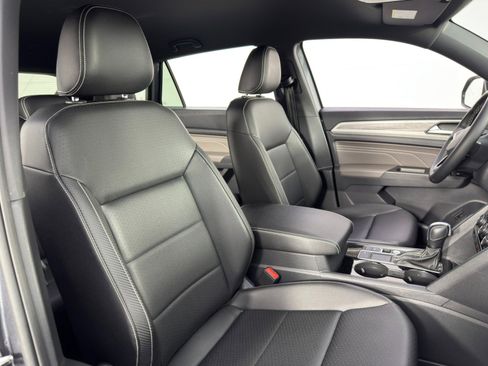 Used 2023 Volkswagen Atlas Cross Sport SE w/ Black Wheel Package image 35
