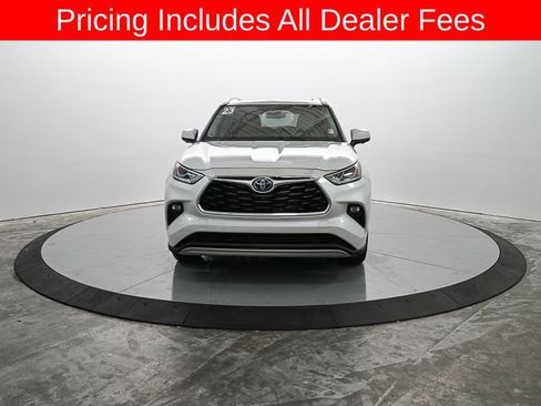 Used 2023 Toyota Highlander Platinum FWD image 3