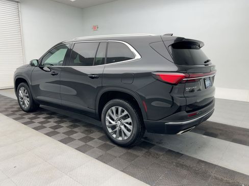 Certified 2025 Buick Enclave Preferred image 3