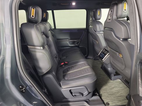 Used 2022 Rivian R1S Launch Edition image 23