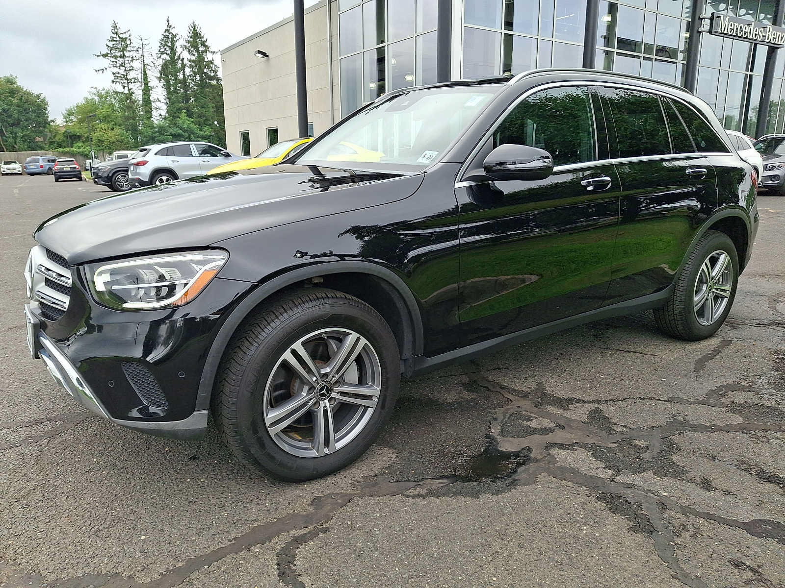 Used 2022 Mercedes-Benz GLC 300 4MATIC image 2