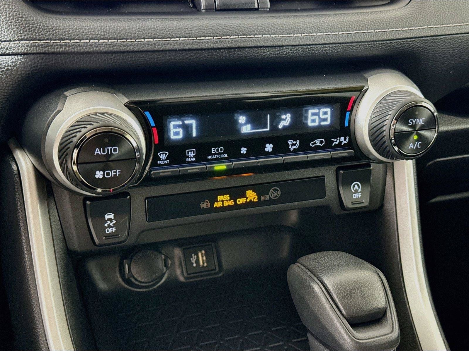 Used 2025 Toyota RAV4 XLE AWD/4WD image 9