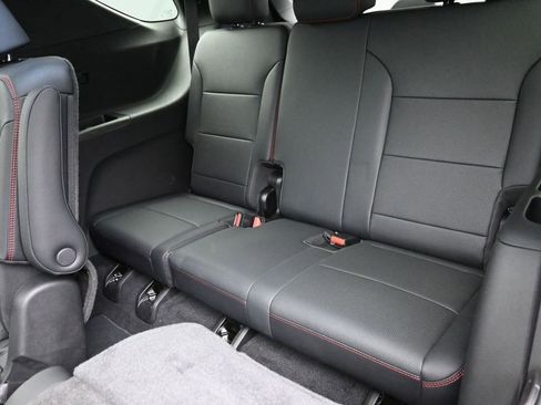 Used 2024 Chevrolet Traverse RS image 20