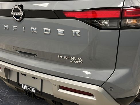 Used 2025 Nissan Pathfinder Platinum AWD/4WD image 38
