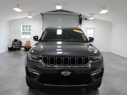 Used 2022 Jeep Grand Cherokee Limited AWD/4WD image 4