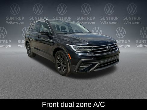 Used 2023 Volkswagen Tiguan SE w/ Panoramic Sunroof Package FWD image 10