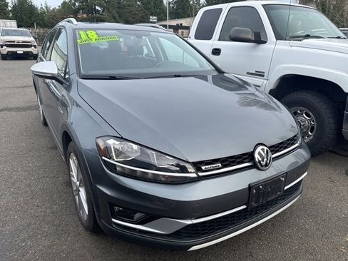 Used 2018 Volkswagen Golf Alltrack SE image 3