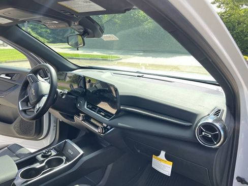 New 2026 Chevrolet Equinox LT w/ Convenience Package II image 29