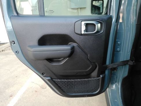 Used 2026 Jeep Wrangler Unlimited Rubicon AWD/4WD image 14