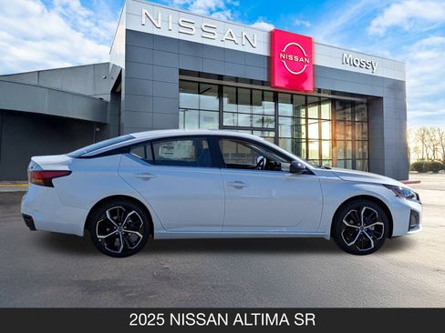 New 2025 Nissan Altima 2.5 SR w/ SR Premium Package image 6