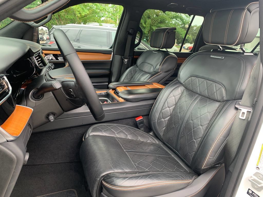 Used 2024 Jeep Grand Wagoneer L Series III AWD/4WD image 21