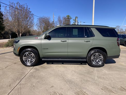 Used 2025 Chevrolet Tahoe Z71 w/ Comfort Package image 9