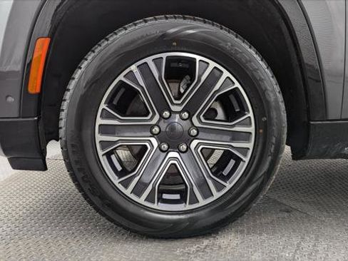 Used 2024 Jeep Wagoneer L Series II w/ Flexible Seating Group image 32