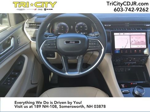 New 2025 Jeep Grand Cherokee Limited w/ Luxury Tech Group II image 13