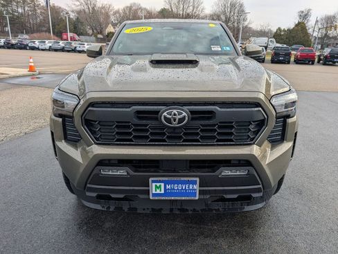 Used 2025 Toyota Tacoma TRD Sport AWD/4WD image 9