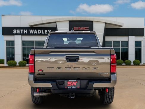 Used 2025 Toyota Tacoma TRD Off-Road AWD/4WD image 6