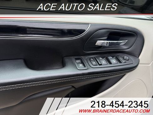 Used 2020 Dodge Grand Caravan SXT image 15