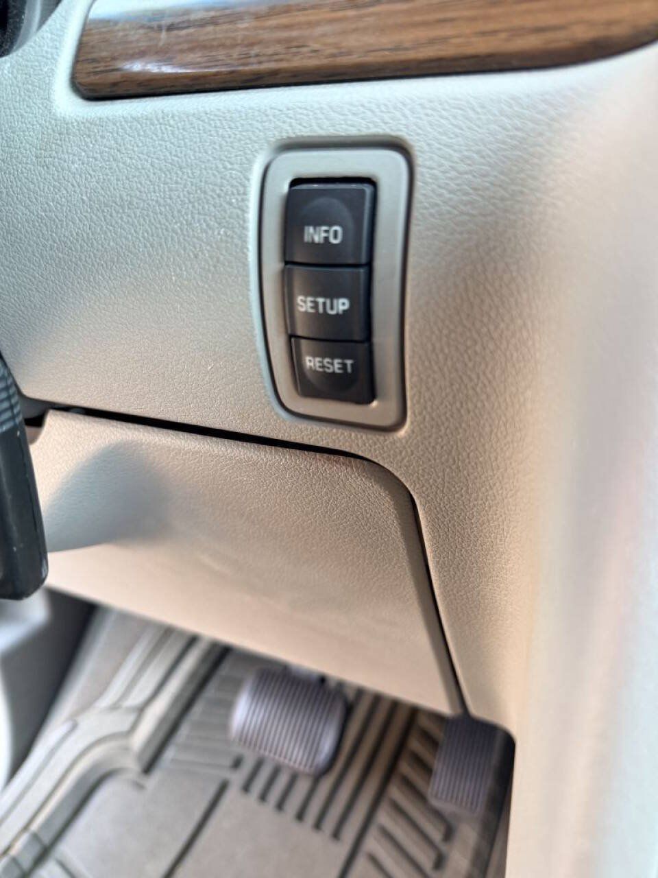 Used 2004 Ford Freestar SEL FWD image 23