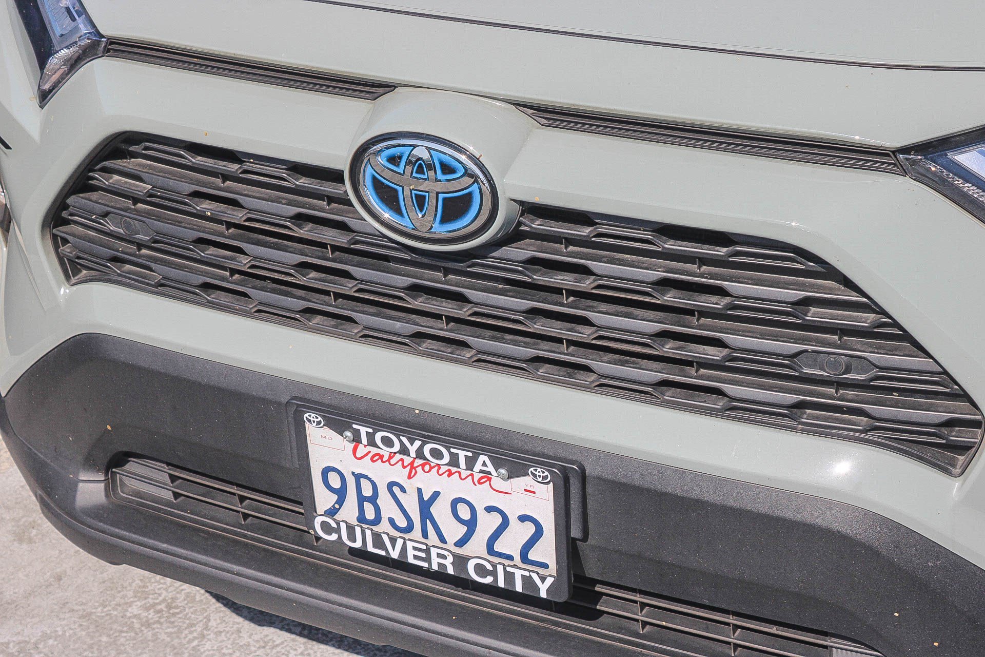 Used 2022 Toyota RAV4 XLE Premium AWD/4WD image 7