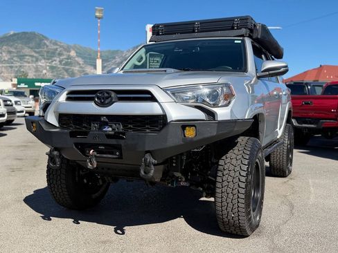 Used 2022 Toyota 4Runner TRD Off-Road Premium AWD/4WD image 98