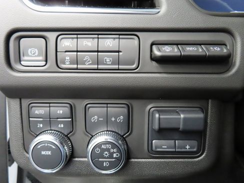 Used 2024 GMC Yukon AT4 image 51