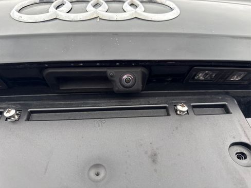 Used 2019 Audi Q5 Prestige w/ Prestige Package image 16