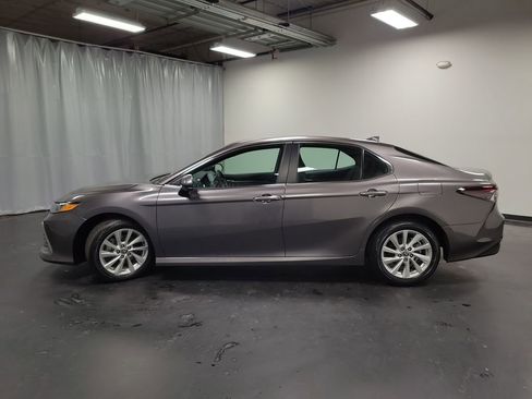 Used 2023 Toyota Camry LE image 5