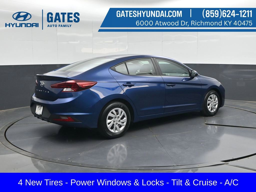 Used 2019 Hyundai Elantra SE FWD image 2