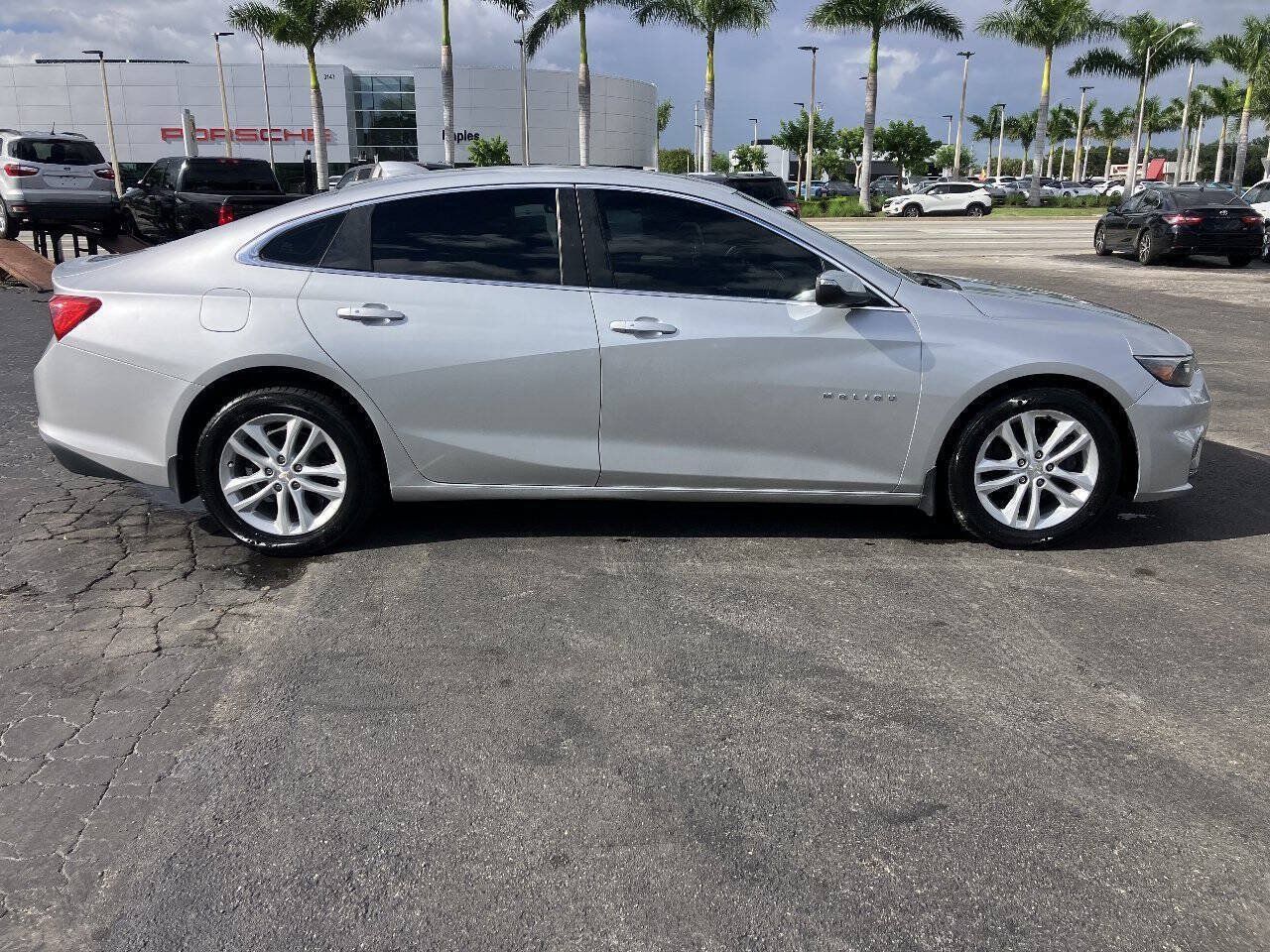 Used 2018 Chevrolet Malibu LT w/ Driver Confidence Package FWD image 1