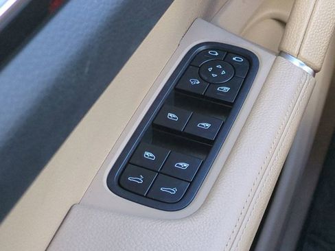 Used 2023 Porsche Cayenne Platinum Edition image 23