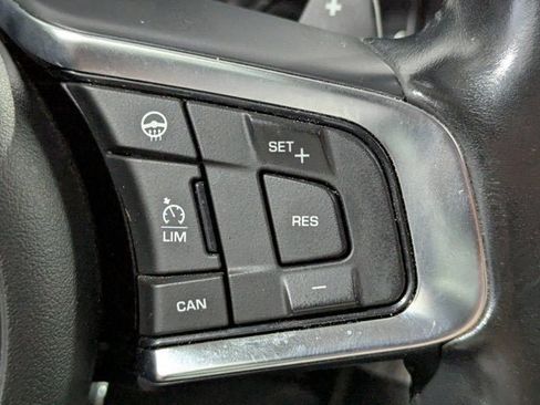 Used 2019 Jaguar XF Prestige image 32