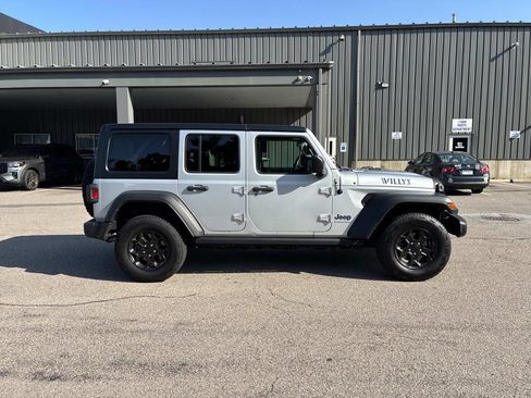 Used 2023 Jeep Wrangler Unlimited AWD/4WD image 8