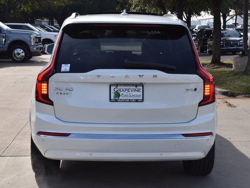 Used 2025 Volvo XC90 B6 Plus image 9