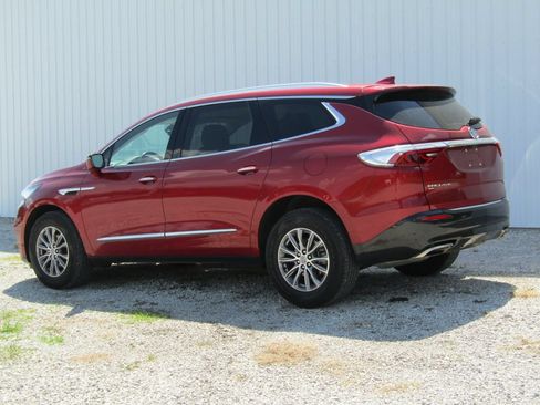Used 2024 Buick Enclave Essence w/ Technology Package AWD/4WD image 5