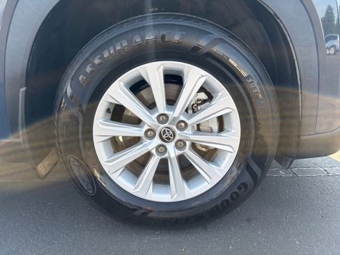 Certified 2024 Toyota Grand Highlander AWD image 30