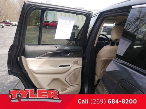 Certified 2022 Jeep Grand Cherokee Limited w/ Luxury Tech Group II image 21