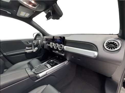 Used 2025 Mercedes-Benz GLB 250 4MATIC image 27