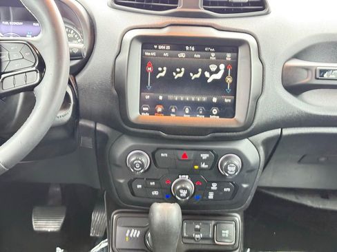 Used 2021 Jeep Renegade Latitude AWD/4WD image 19