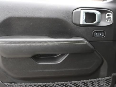Used 2022 Jeep Wrangler Unlimited Sahara w/ Cold Weather Group AWD/4WD image 9