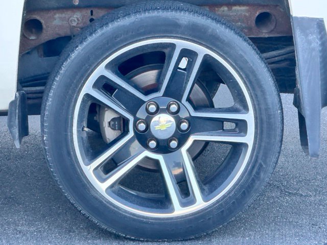 Used 2015 Chevrolet Silverado 1500 High Country w/ High Country Premium Package AWD/4WD image 9