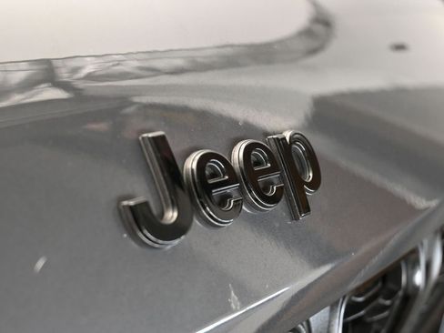 Used 2023 Jeep Grand Cherokee Altitude image 50