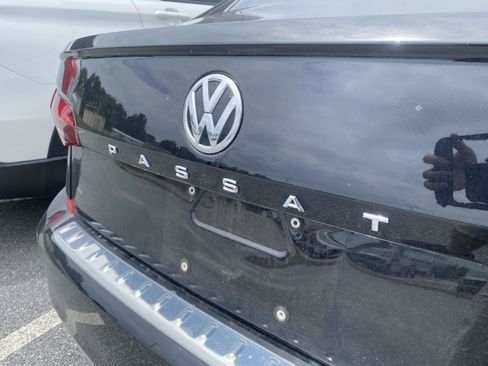 Used 2021 Volkswagen Passat 2.0T SE FWD image 9
