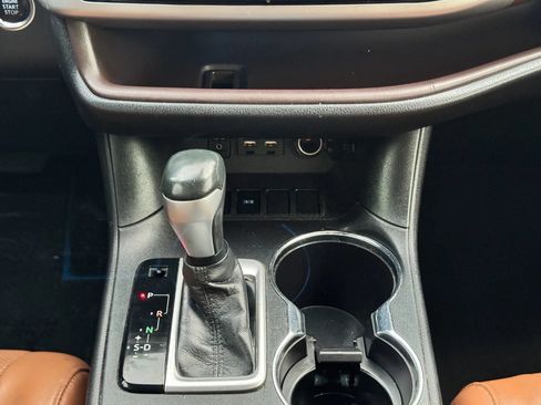 Used 2019 Toyota Highlander Limited FWD image 30