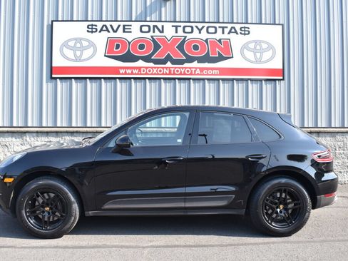 Used 2017 Porsche Macan AWD/4WD image 4