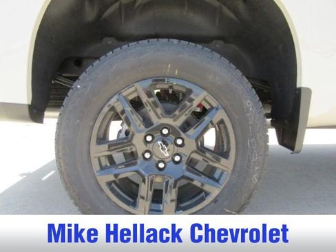 New 2026 Chevrolet Silverado 1500 Custom Trail Boss w/ LPO, Dark Essentials Package AWD/4WD image 9