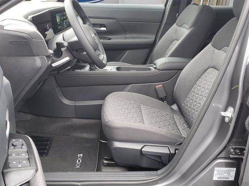 Used 2025 Nissan Kicks SV w/ SV Premium Package image 16