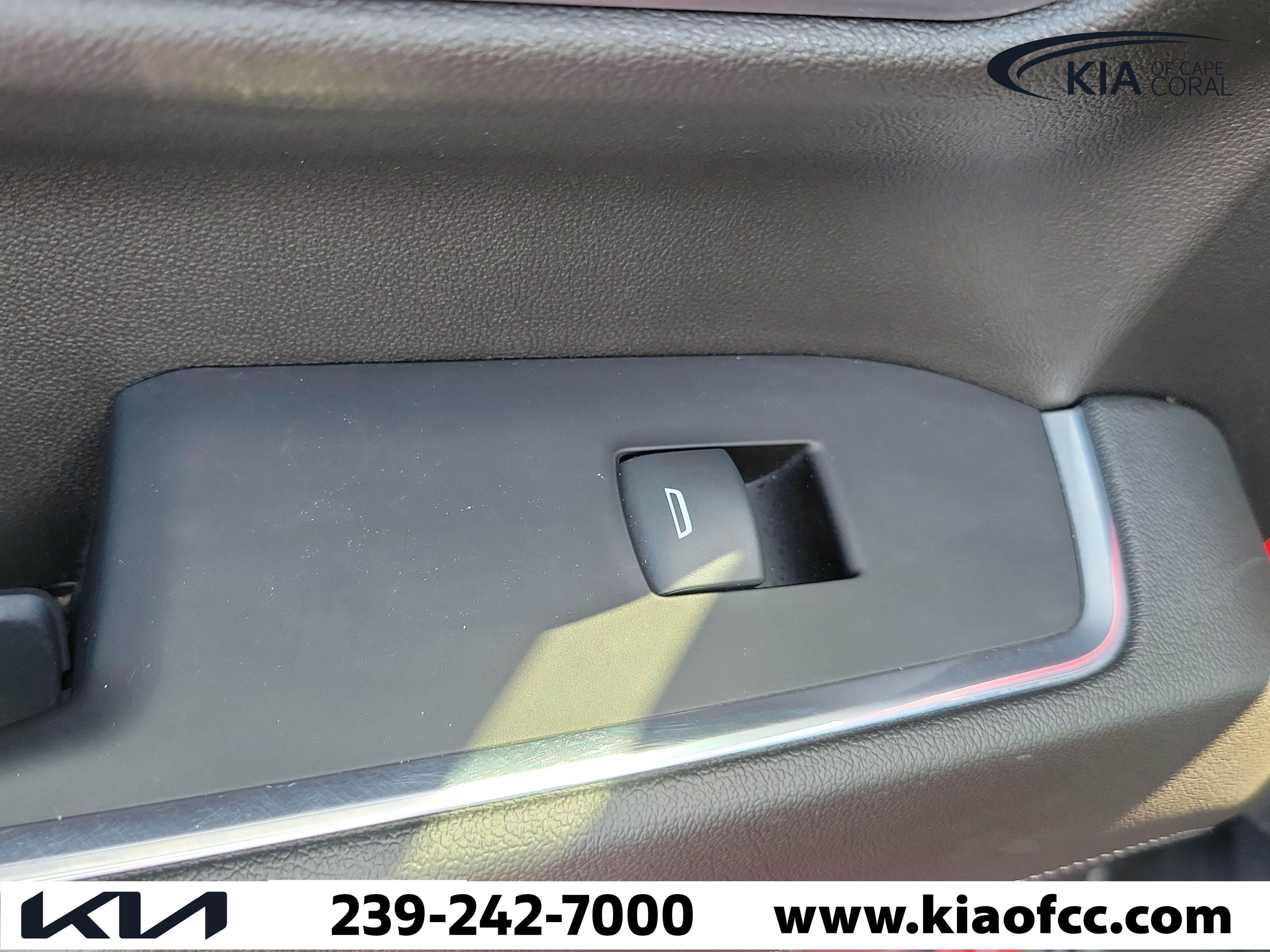 Used 2022 Chevrolet Silverado 1500 LT AWD/4WD image 14